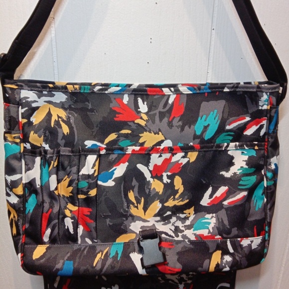 Vera Bradley Lightenup Messenger Bag Splash Floral - Picture 3 of 7